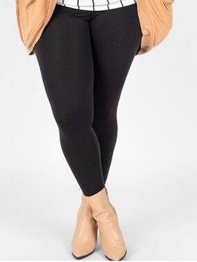 LuLaRoe Tall and Curvy solid black leggings